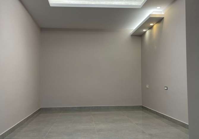 DYQANE NE SHITJE - OFERTE SPECIALE NE ALI DEM + Me vendparkim per 6 automjete