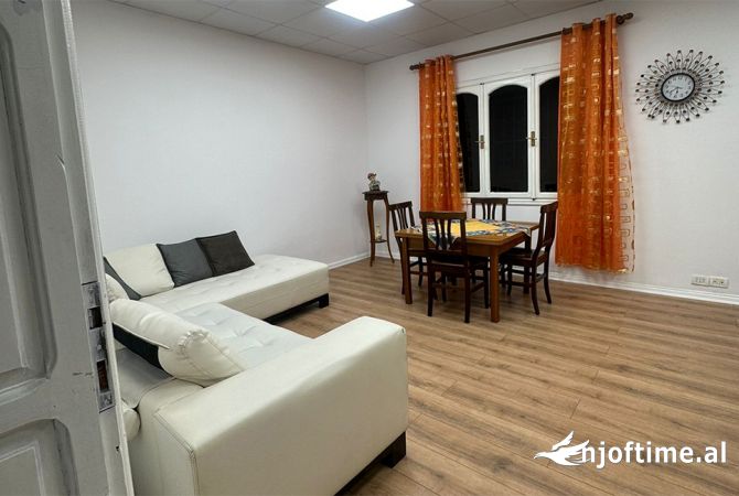 Shtepi me qera 7+1 ne Tirane - 1,500 Euro