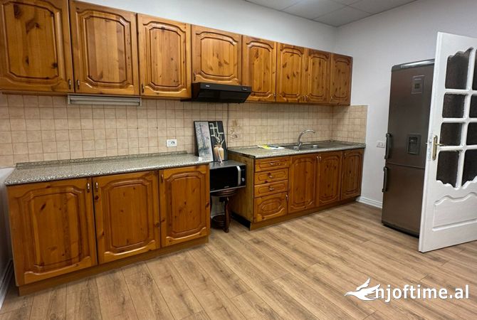 Casa in affitto 7+1 a Tirana - 1,500 Euro
