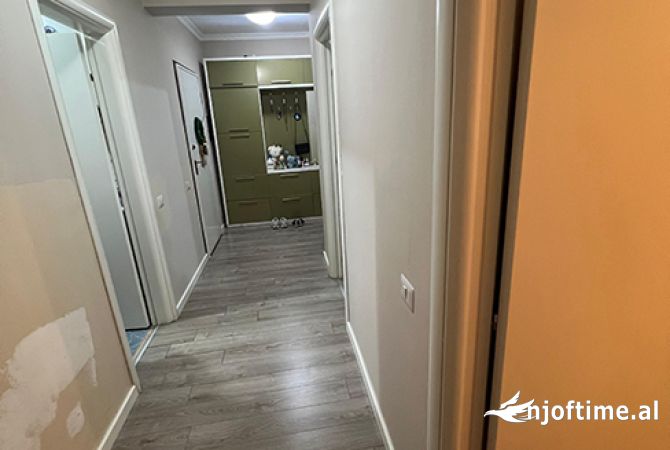 Shtepi ne shitje Apartament ne Tirane, 2+1, Mobilimi E mobiluar, Pagesa 210,000  Euro.