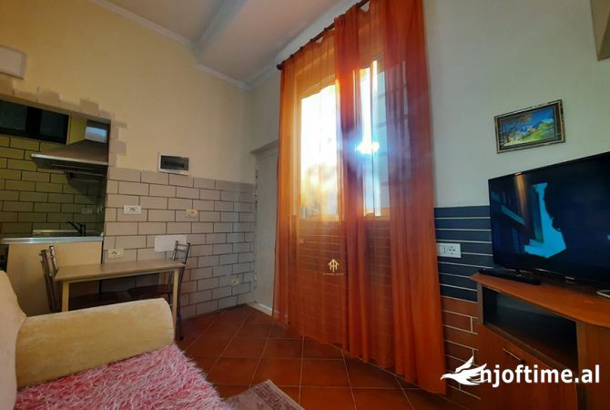 Shtepi me qera 1+1 ne Tirane - 370 Euro