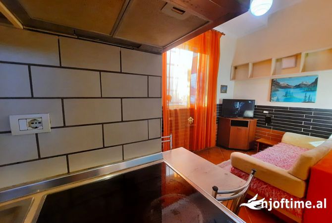 Shtepi me qera 1+1 ne Tirane - 370 Euro