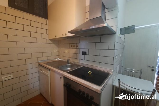 Shtepi me qera Shtepi Private ne Tirane, 1+1, Mobilimi E mobiluar, Pagesa 370  Euro.