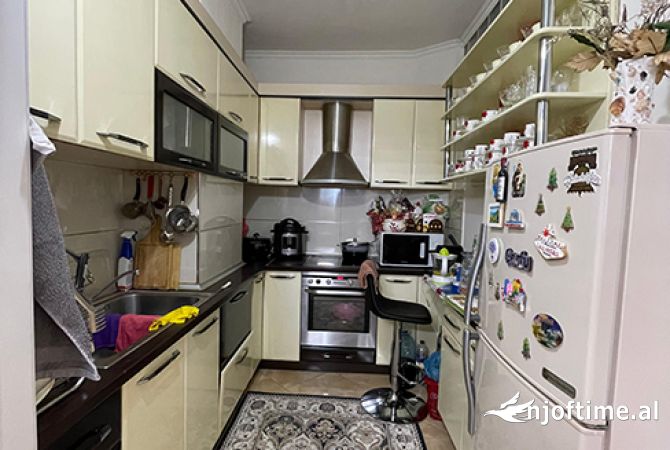 Shtepi ne shitje Apartament ne Tirane, 2+1, Mobilimi E mobiluar, Pagesa 250,000  Euro.