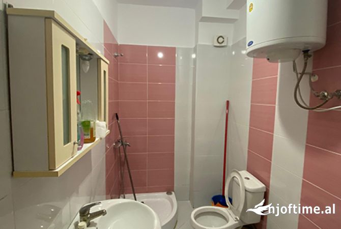 Shtepi ne shitje Apartament ne Tirane, 1+1, Mobilimi E mobiluar, Pagesa 138,000  Euro.