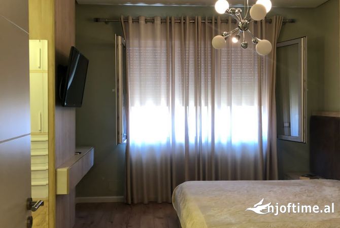 Shtepi ne shitje Apartament ne Tirane, 3+1, Mobilimi E mobiluar, Pagesa 410,000  Euro.