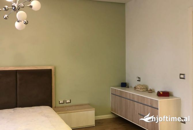 Shtepi ne shitje Apartament ne Tirane, 3+1, Mobilimi E mobiluar, Pagesa 410,000  Euro.