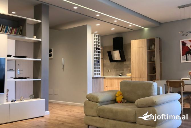 Shtepi ne shitje Apartament ne Tirane, 3+1, Mobilimi E mobiluar, Pagesa 410,000  Euro.