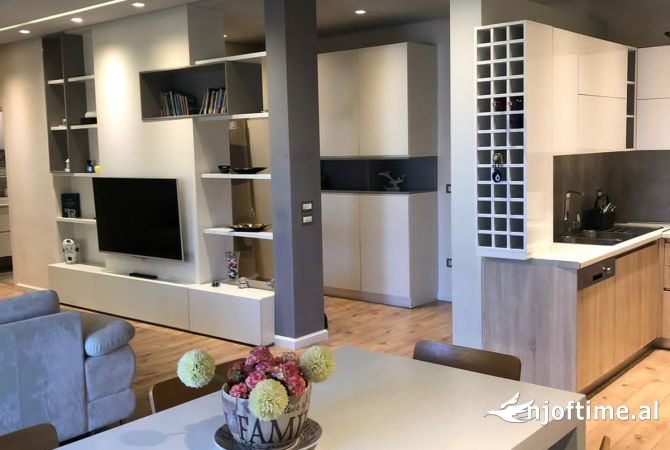 Shtepi ne shitje Apartament ne Tirane, 3+1, Mobilimi E mobiluar, Pagesa 410,000  Euro.