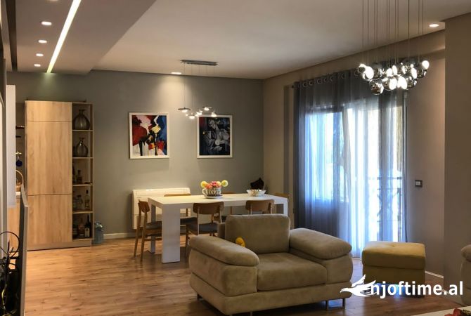 Shtepi ne shitje Apartament ne Tirane, 3+1, Mobilimi E mobiluar, Pagesa 410,000  Euro.
