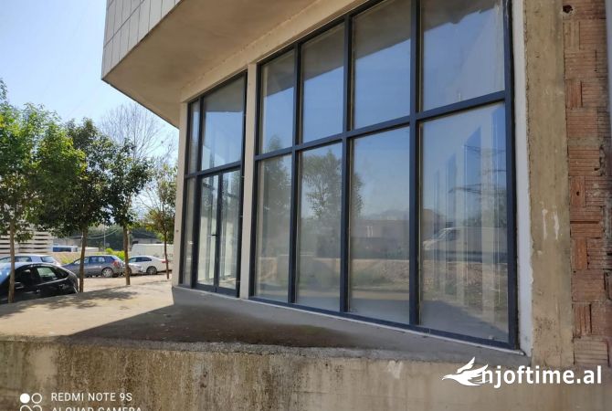 Ambiente Commerciale in Vendita 1+1 a Tirana - 320,000 Euro