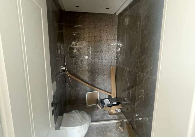 Shtepi ne shitje Apartament ne Tirane, 2+1, Mobilimi E mobiluar, Pagesa 275,000  Euro.