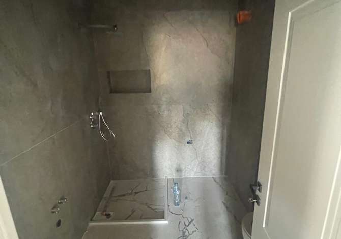 Shtepi ne shitje Apartament ne Tirane, 2+1, Mobilimi E mobiluar, Pagesa 275,000  Euro.