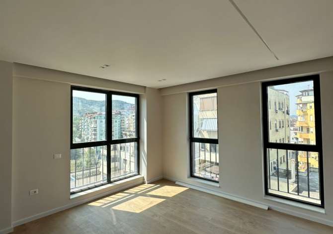 Ambient biznesi me qera 3+1 ne Tirane - 1,200 Euro