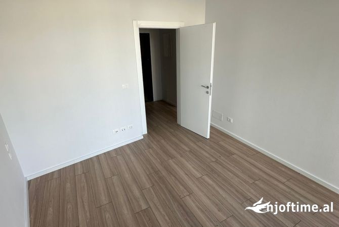 Ambient biznesi me qera 3+1 ne Tirane - 650 Euro