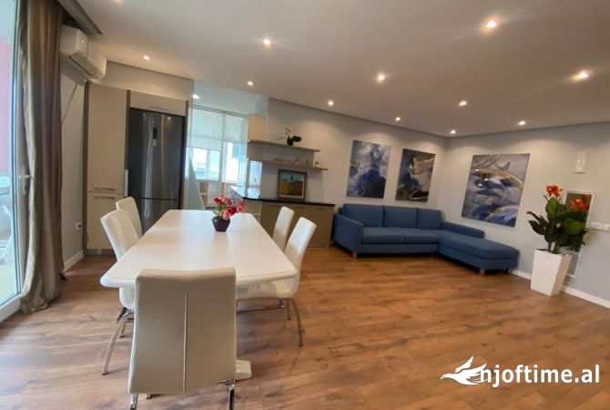 Shtepi me qera Apartament ne Tirane, 2+1, Mobilimi E mobiluar, Pagesa 990  Euro.