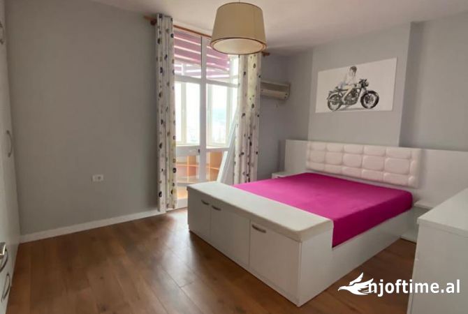 Shtepi me qera Apartament ne Tirane, 2+1, Mobilimi E mobiluar, Pagesa 990  Euro.