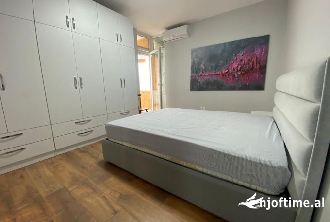 Shtepi me qera Apartament ne Tirane, 2+1, Mobilimi E mobiluar, Pagesa 990  Euro.