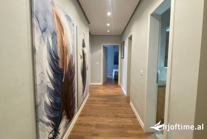 Shtepi me qera Apartament ne Tirane, 2+1, Mobilimi E mobiluar, Pagesa 990  Euro.