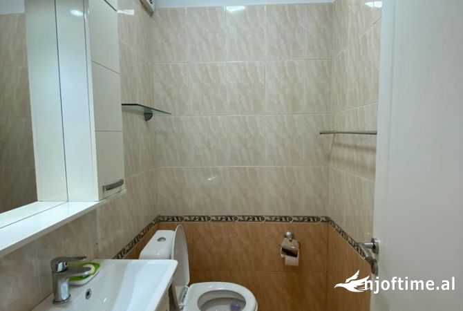 Shtepi me qera Apartament ne Tirane, 2+1, Mobilimi E mobiluar, Pagesa 990  Euro.