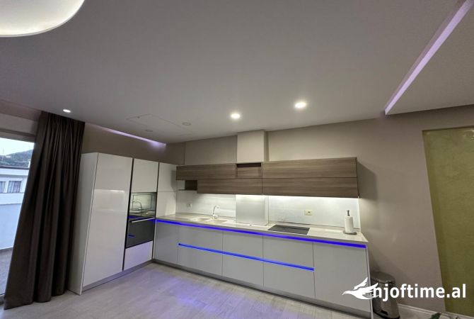 Shtepi me qera 3+1 ne Tirane - 1,300 Euro