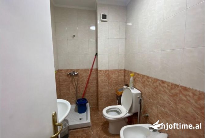 Ambient biznesi me qera 3+1 ne Tirane - 500 Euro