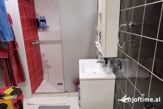 Shtepi me qera Apartament ne Tirane, 2+1, Mobilimi E mobiluar, Pagesa 500  Euro.