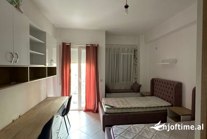 Shtepi me qera Apartament ne Tirane, 3+1, Mobilimi E mobiluar, Pagesa 650  Euro.