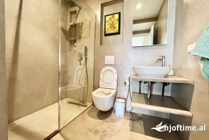 Shtepi ne shitje Apartament ne Tirane, 2+1, Mobilimi E mobiluar, Pagesa 420,000  Euro.