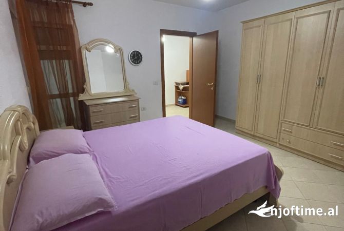 Shtepi me qera Apartament ne Tirane, 2+1, Mobilimi E mobiluar, Pagesa 650  Euro.