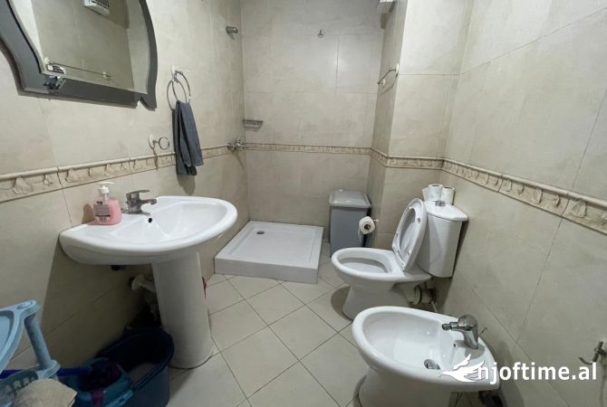 Shtepi me qera Apartament ne Tirane, 2+1, Mobilimi E mobiluar, Pagesa 650  Euro.