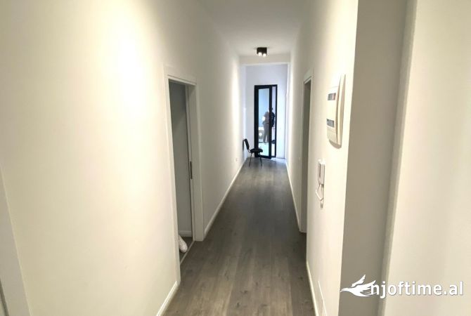 Ambient biznesi me qera 3+1 ne Tirane - 1,000 Euro