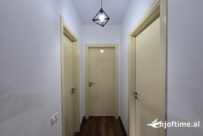 Shtepi ne shitje Apartament ne Tirane, 2+1, Mobilimi E mobiluar, Pagesa 190,000  Euro.