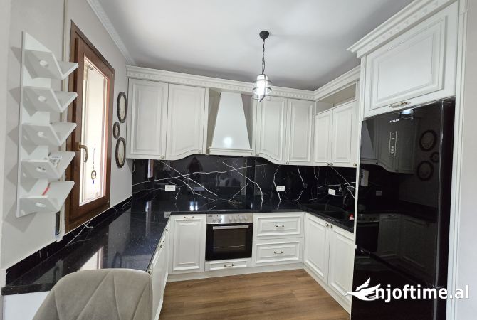 Shtepi ne shitje Apartament ne Tirane, 2+1, Mobilimi E mobiluar, Pagesa 190,000  Euro.