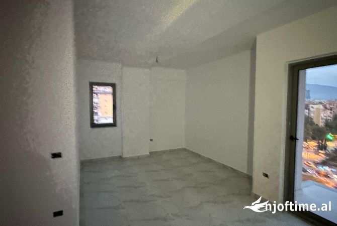 Ambient biznesi me qera 3+1 ne Tirane - 600 Euro