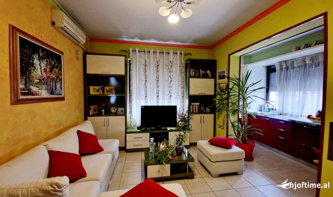 Shtepi me qera Apartament ne Tirane, 2+1, Mobilimi E mobiluar, Pagesa 500  Euro.