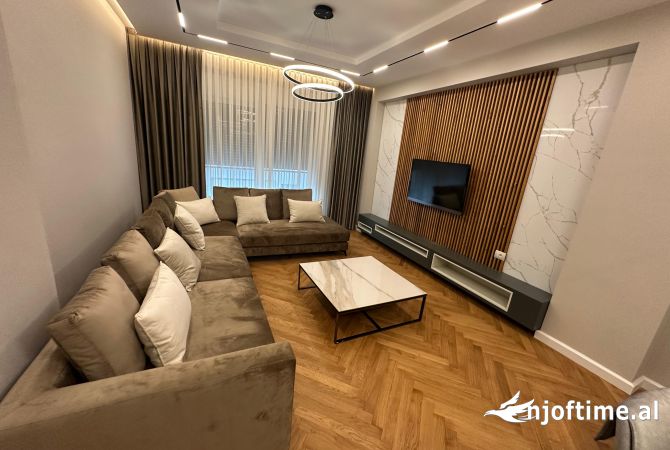 Shtepi me qera 3+1 ne Tirane - 2,500 Euro