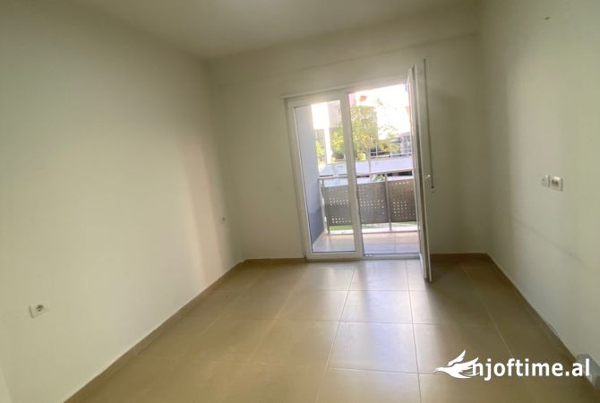 Ambient biznesi me qera 3+1 ne Tirane - 1,000 Euro