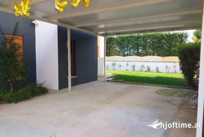 Shtepi me qera Vila Luksoze ne Tirane, 4+1, Mobilimi E mobiluar, Pagesa 2,500  Euro.