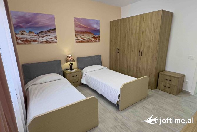 Shtepi me qera Vila Luksoze ne Tirane, 2+1, Mobilimi E mobiluar, Pagesa 1,100  Euro.