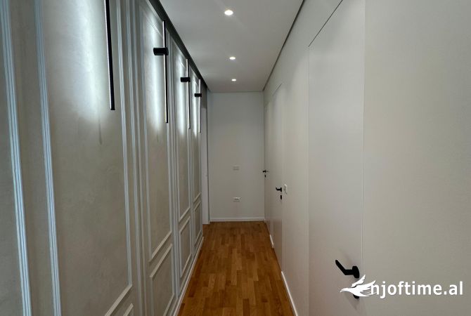 Shtepi me qera 3+1 ne Tirane - 2,300 Euro