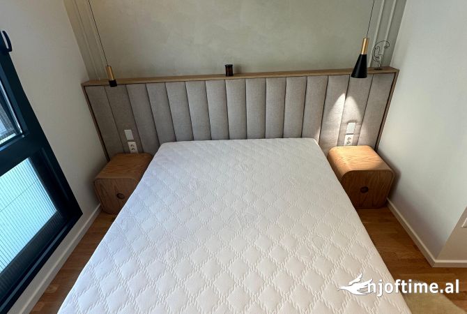 Shtepi me qera Apartament ne Tirane, 3+1, Mobilimi Pjeserisht e mobiluar, Pagesa 2,300  Euro.