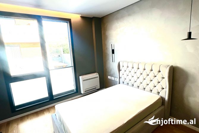 Shtepi me qera Apartament ne Tirane, 3+1, Mobilimi Pjeserisht e mobiluar, Pagesa 2,300  Euro.