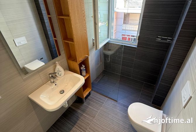 Shtepi me qera Apartament ne Tirane, 1+1, Mobilimi E mobiluar, Pagesa 750  Euro.