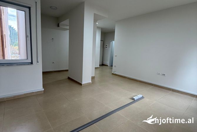 Ambient biznesi me qera 3+1 ne Tirane - 950 Euro