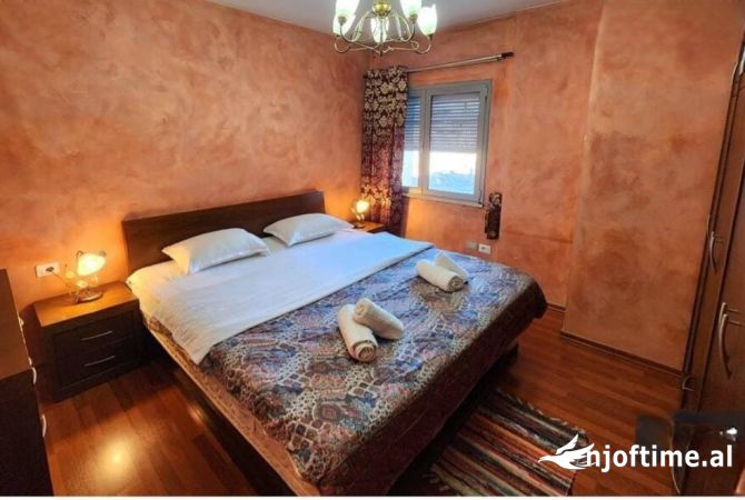 Shtepi ne shitje Apartament ne Tirane, 1+1, Mobilimi E mobiluar, Pagesa 149,999  Euro.