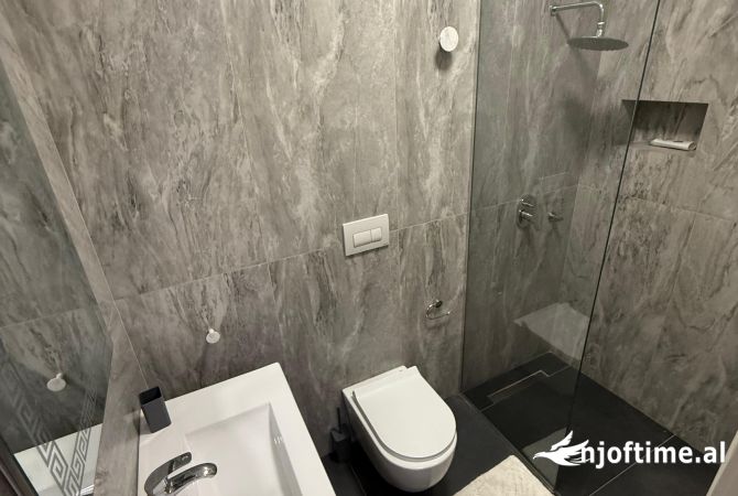 Shtepi me qera Apartament ne Tirane, 2+1, Mobilimi E mobiluar, Pagesa 1,700  Euro.