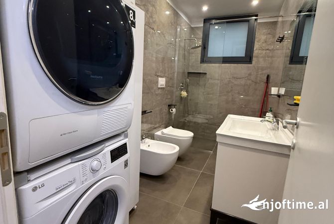 Shtepi me qera Apartament ne Tirane, 2+1, Mobilimi E mobiluar, Pagesa 1,700  Euro.