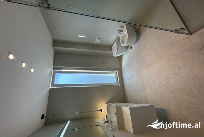 Shtepi me qera Vila Luksoze ne Tirane, 3+1, Mobilimi E mobiluar, Pagesa 3,000  Euro.