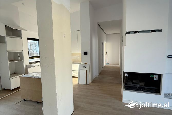Shtepi ne shitje Apartament ne Tirane, 3+1, Mobilimi Pjeserisht e mobiluar, Pagesa 430,000  Euro.